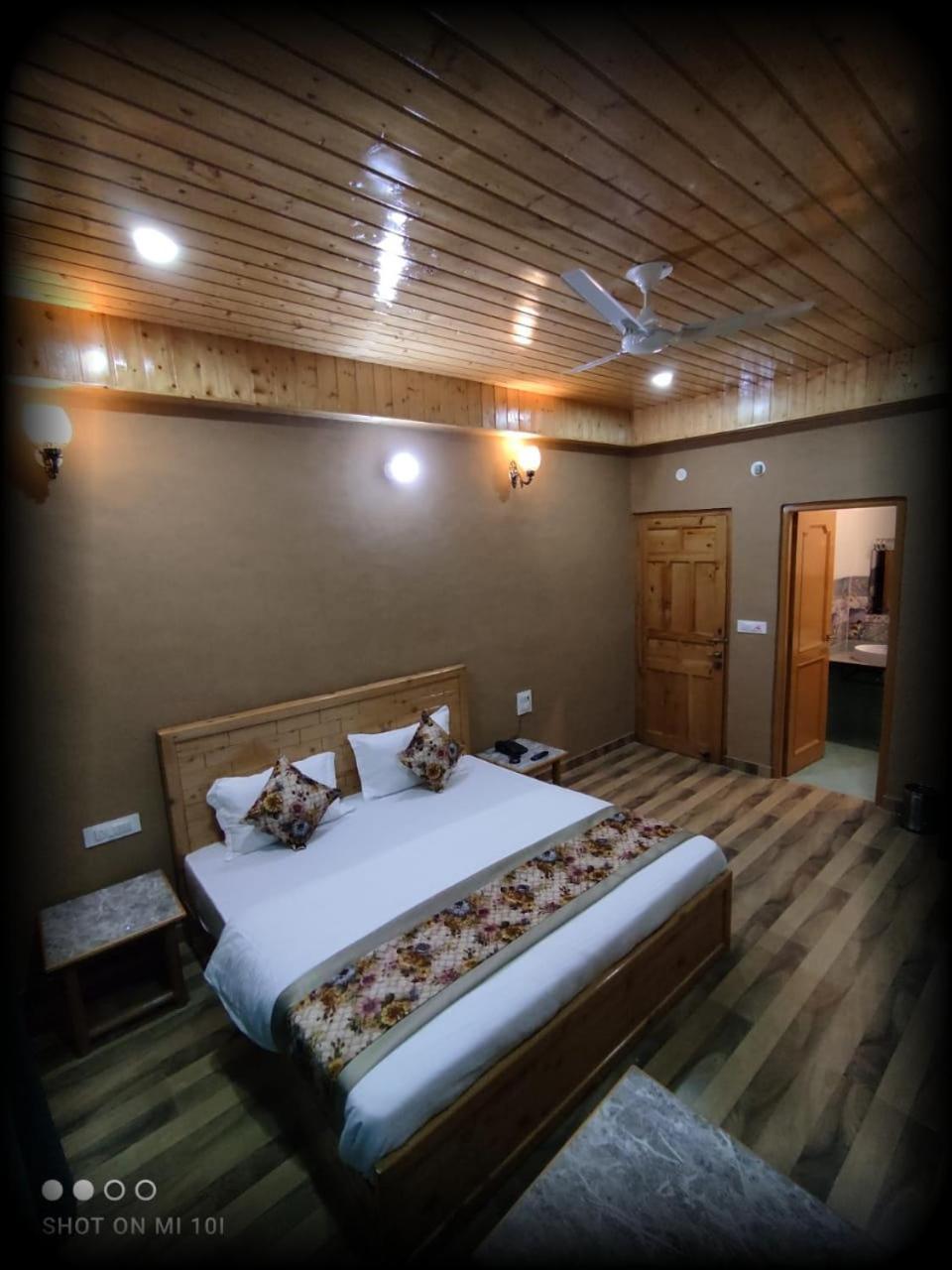 Hotel Cozy Haven Mandi Luaran gambar